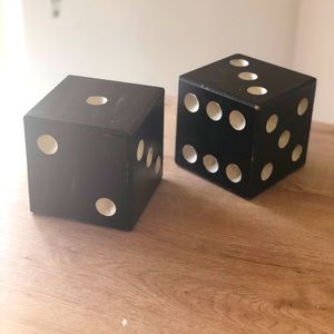 OVERSIZED DICE SET